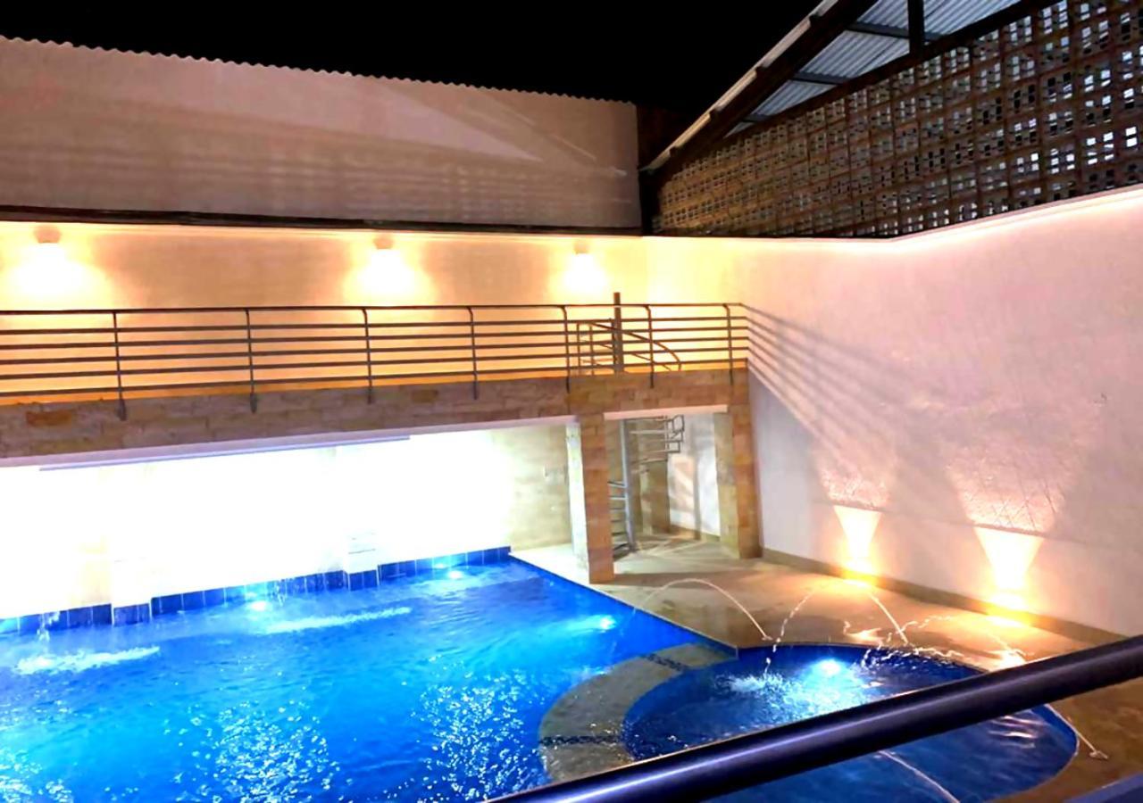 Kalina Hotel 히라르도트 외부 사진