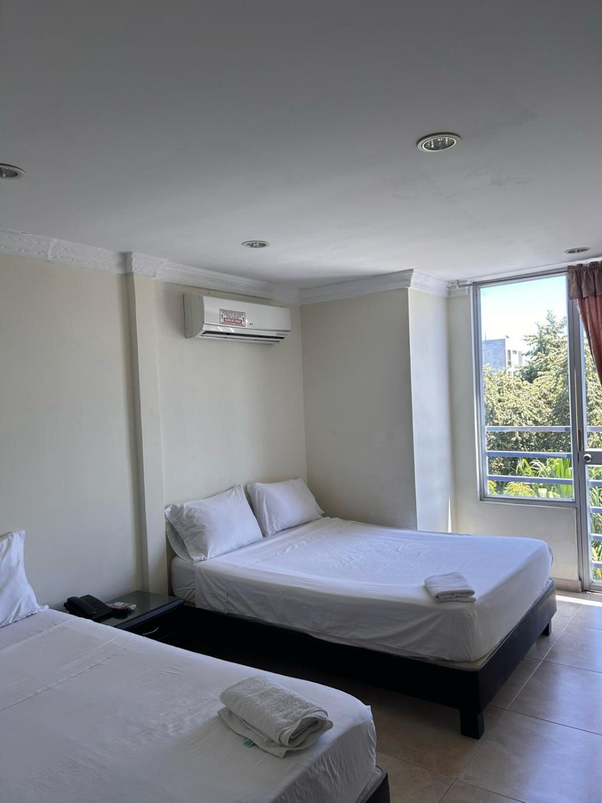 Kalina Hotel 히라르도트 외부 사진